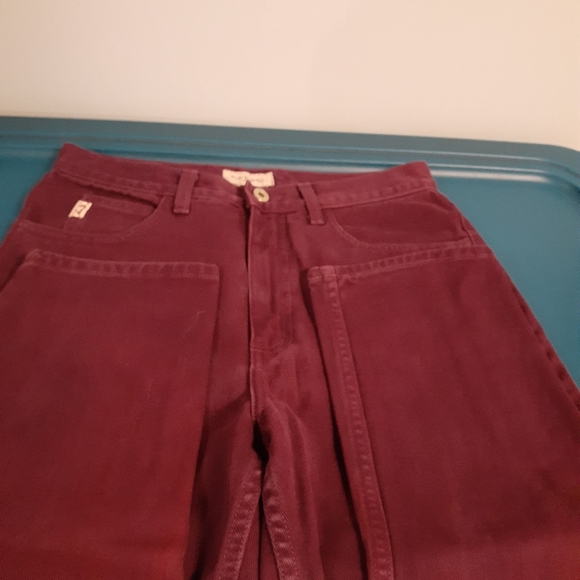 ladies plum color guess Jean's  never worn! - Picture 4 of 8